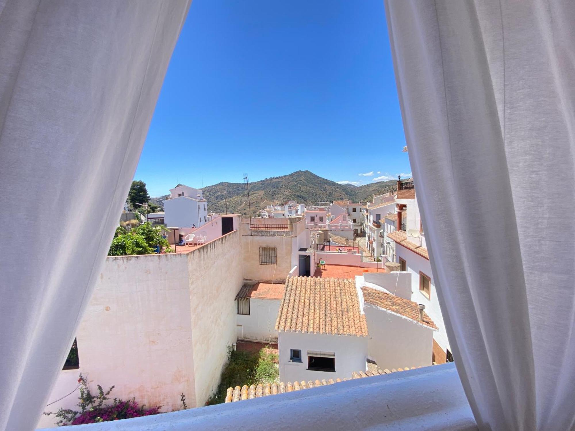 Casa Miguel - 3 Beautiful Apartments Availabe Sayalonga Buitenkant foto